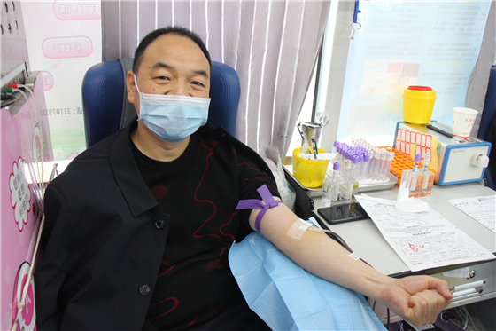 人民警察一心為民，捋袖捐血鐵血柔情——安康市公安局積極開展冬季獻(xiàn)血活動