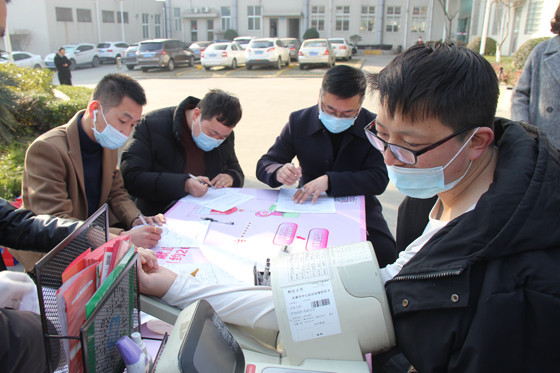 血液是生命的禮物——中國聯(lián)通安康市分公司、安康大數(shù)據(jù)運(yùn)營有限公司聯(lián)合開展冬季應(yīng)急獻(xiàn)血活動(dòng)