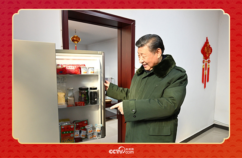 2024年春節(jié)前夕，習近平總書記在天津第六埠村考察時，走進村民杜洪剛家看望。