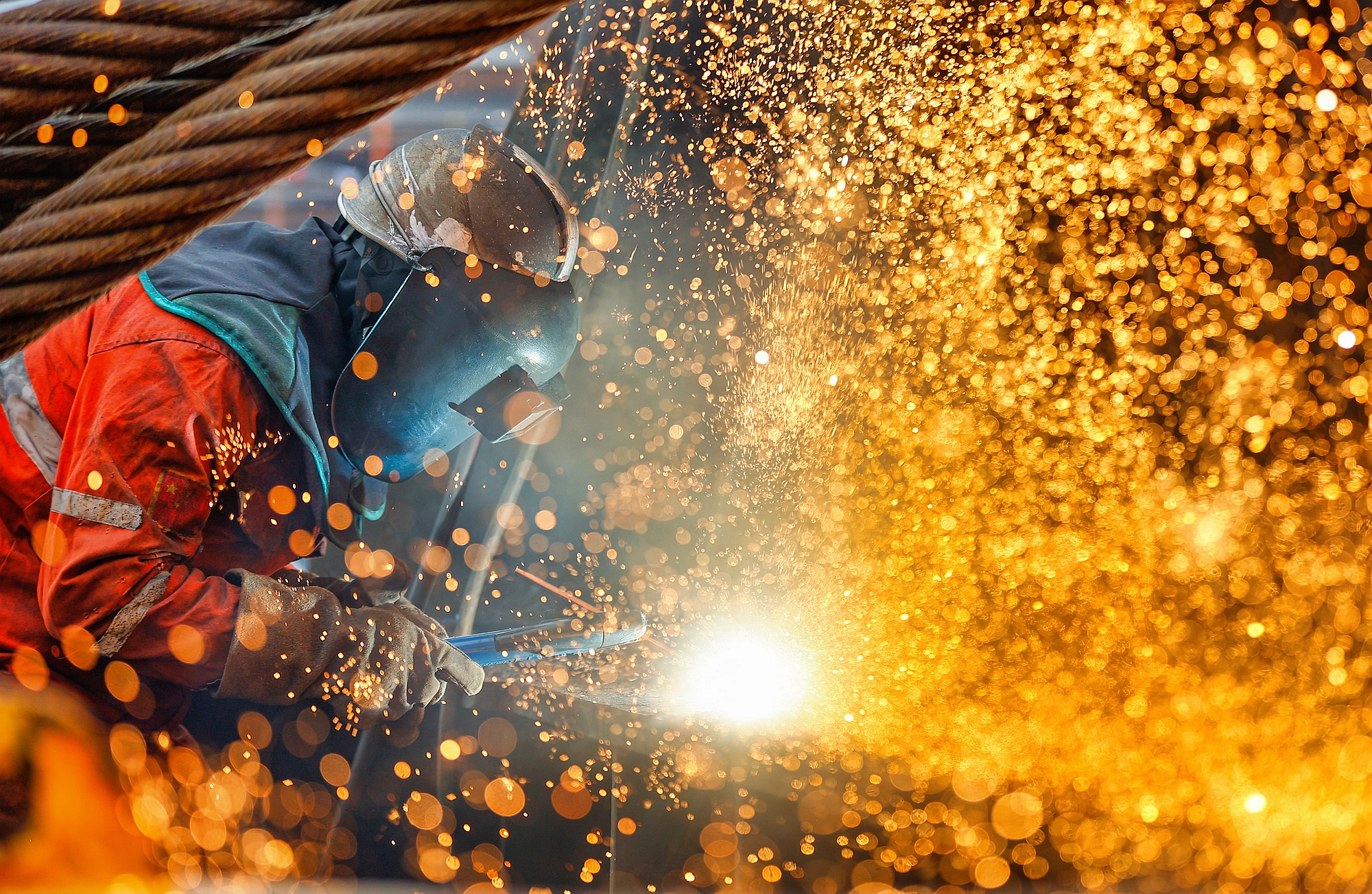 △ 2026年1月29日，在天津市濱海新區(qū)，海上油氣平臺(tái)建設(shè)工人進(jìn)行現(xiàn)場(chǎng)施工。